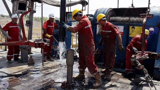 Нефть снизилась в цене из-за роста запасов в США