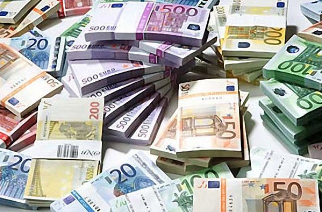 В ЕС планируют отказываться от расчетов в долларах