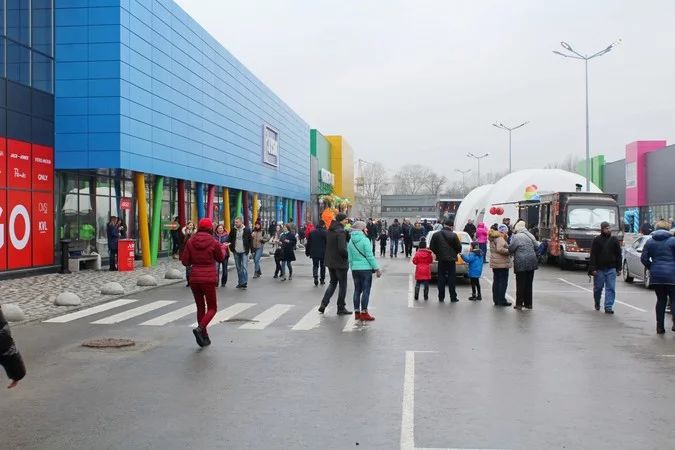 Выпуск №39: Почему зарплаты в Украине особо не растут, а магазинов открывается все больше?