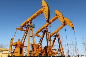 Мировые цены на нефть ускорили падение